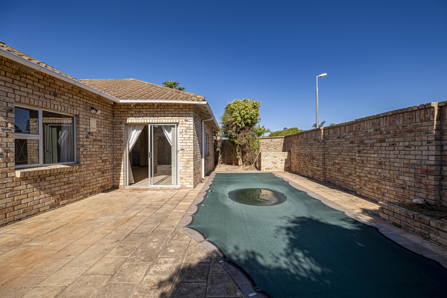 3 Bedroom Property for Sale in Summerstrand Eastern Cape
